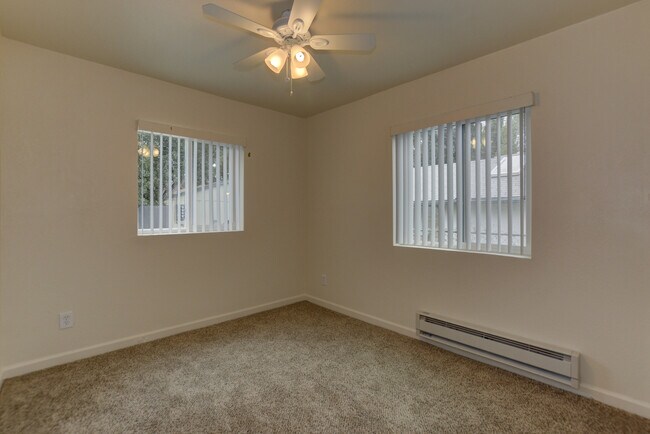 Building Photo - 114 N Willow St