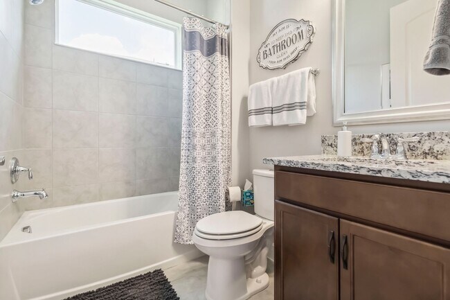 Building Photo - For Rent: Immaculate 3 Bed, 3 Bath + Flex ...