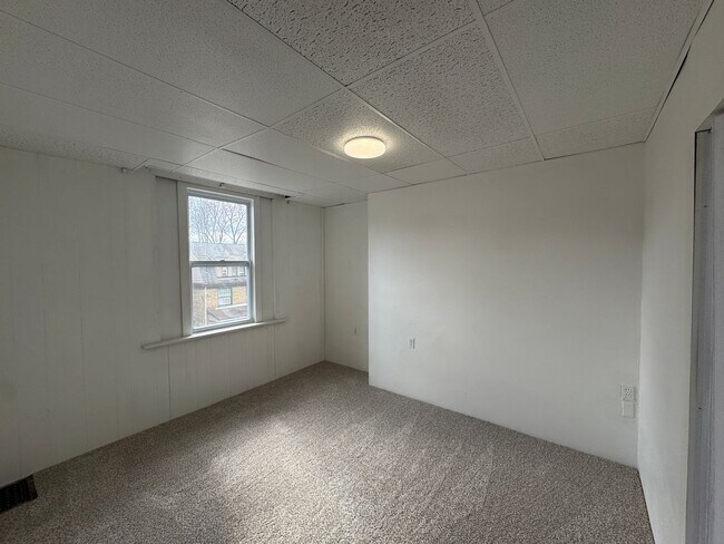Building Photo - 211 Reifert St