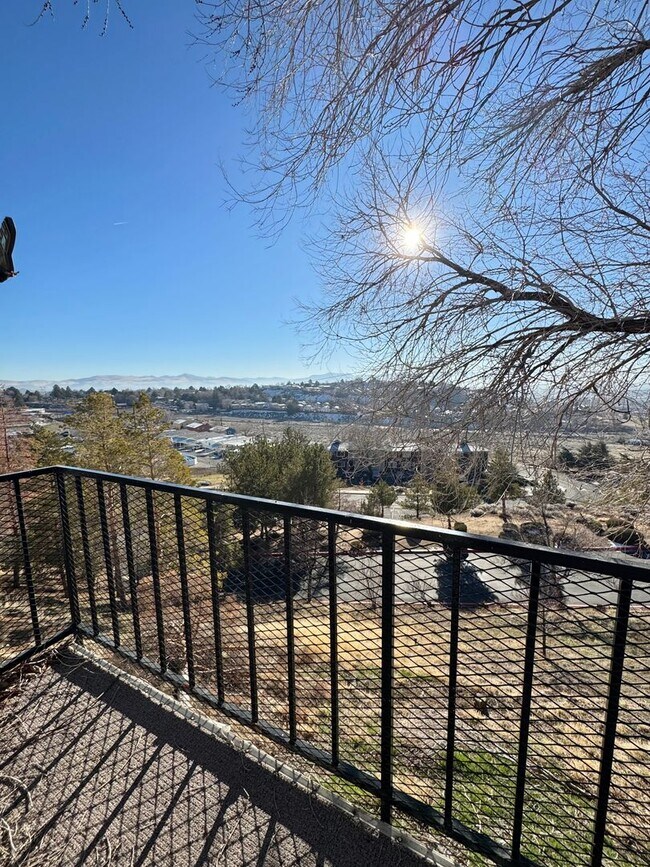 Building Photo - 2 bedroom apartment