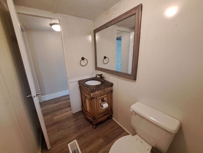 Building Photo - Remodeled 2BR/2BA mobile home off Pine For...