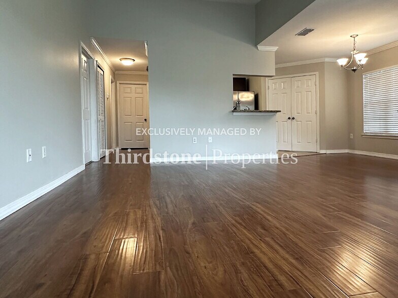 Building Photo - 7800 Point Meadows Dr