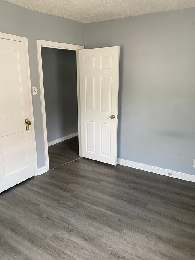 Building Photo - 6254 Everett Ave