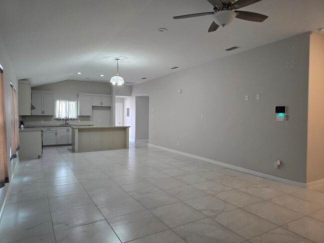 Building Photo - 7108 EL MESON DR