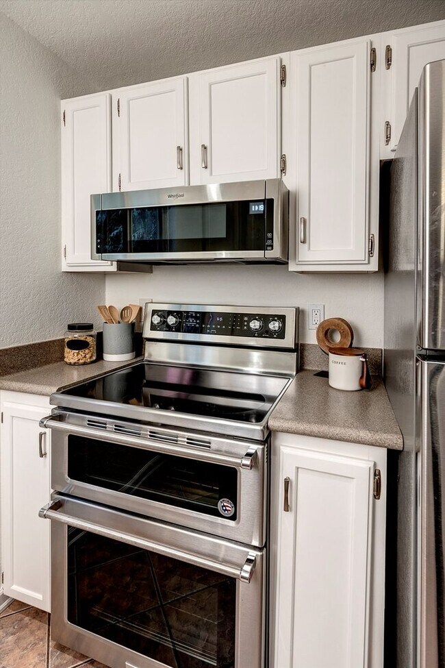 Building Photo - 2bd/1.75ba Redmond Condo