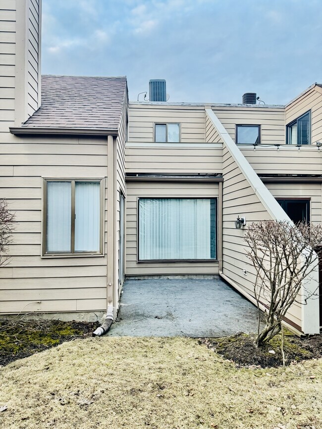 Building Photo - 3349 Beacon St