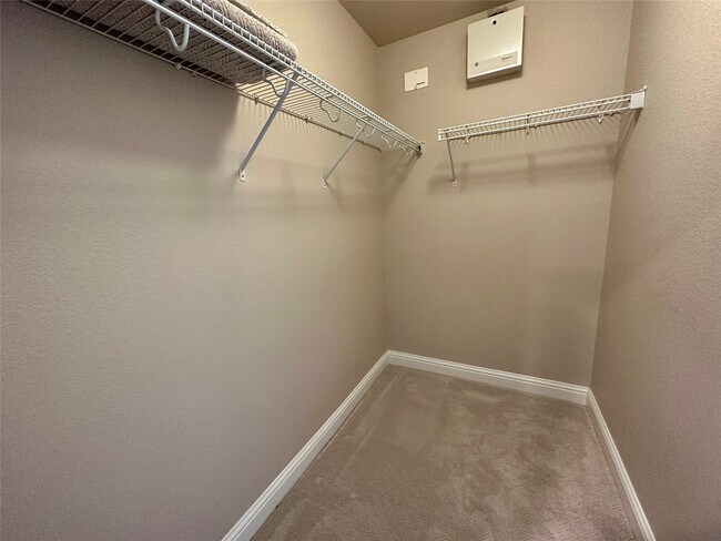Building Photo - 16130 Limestone Lake Dr