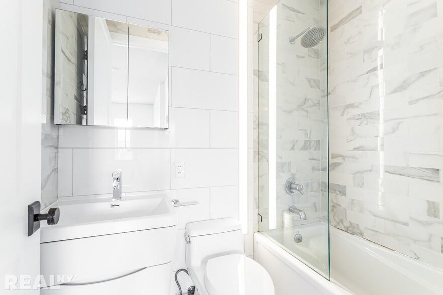 Building Photo - 56 Frost St