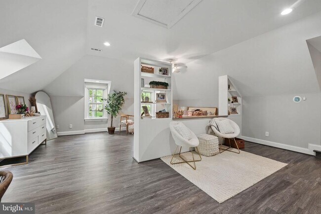 Building Photo - 10714 Kirkland Dr