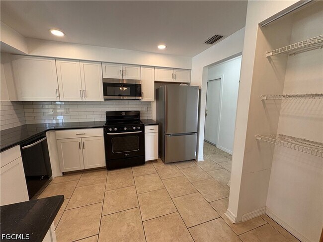 Building Photo - 311 SW 48th Terrace