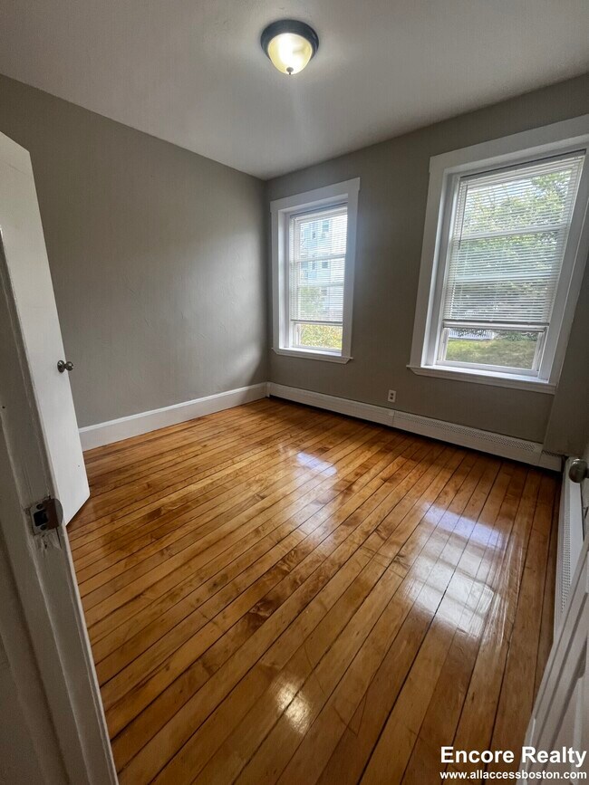 Building Photo - 270 Bowdoin St