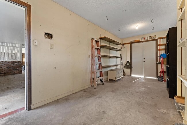 Building Photo - 685 Daventry Dr