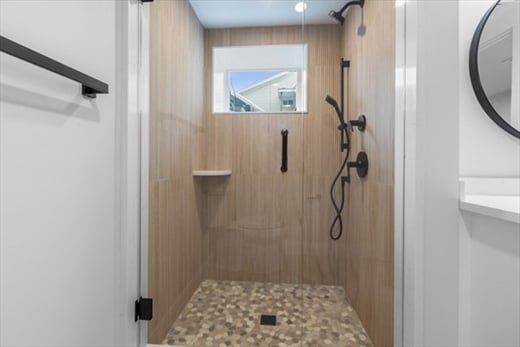 Building Photo - 22 James St