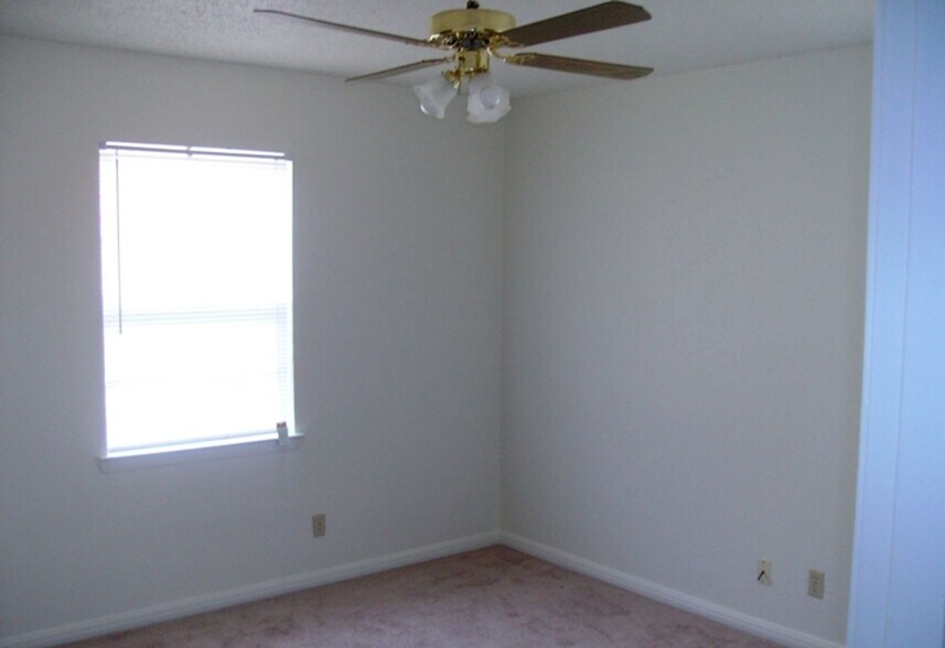 Building Photo - 804-804 Williamson Dr