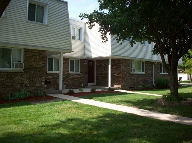 Primary Photo - Primrose Apartments