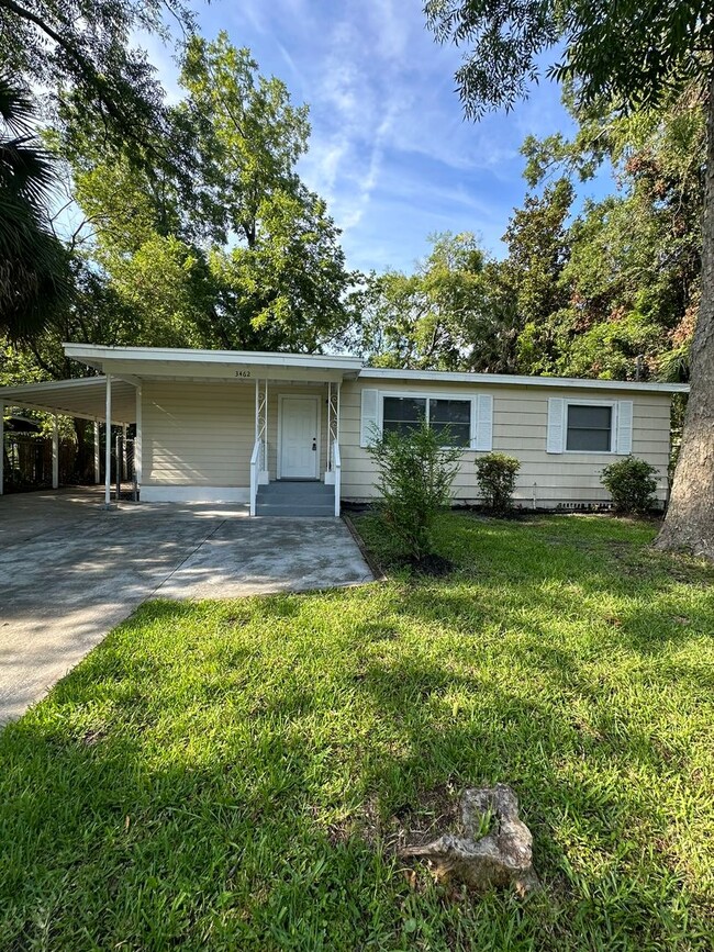 Primary Photo - Newly remodeled 4 bed 2 bath home availabl...