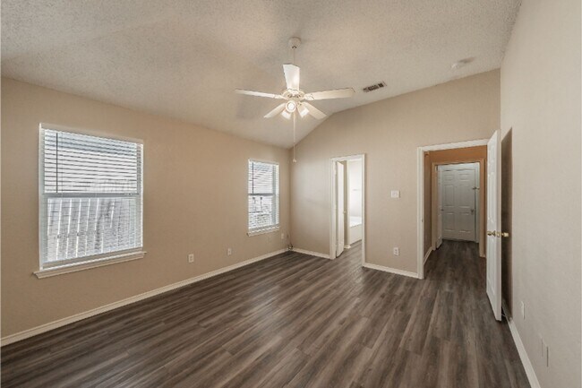 Building Photo - 1740 Cedar Tree Dr