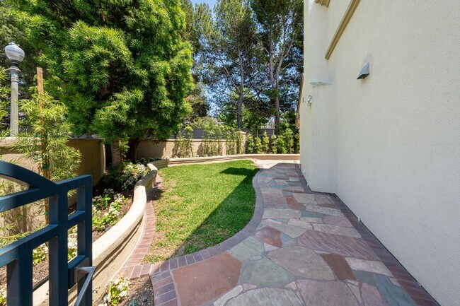 Building Photo - 1620 Arch Bay Dr