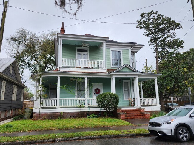 Primary Photo - East 40th Street-301