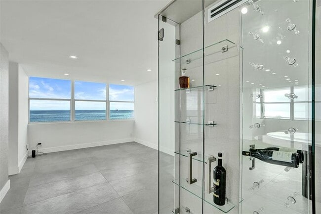 Building Photo - 209 N Fort Lauderdale Beach Blvd