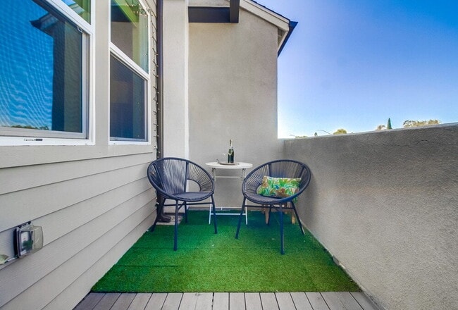 Building Photo - Welcome to your modern La Mesa townhome wi...