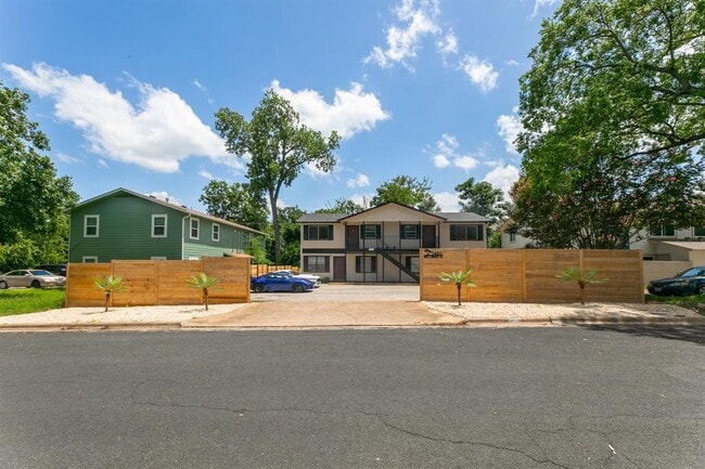 Building Photo - 3460 Willowrun Dr