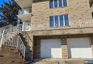 Building Photo - 447 Jersey Ave