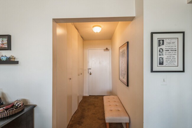 Building Photo - 50 E Bellevue Pl