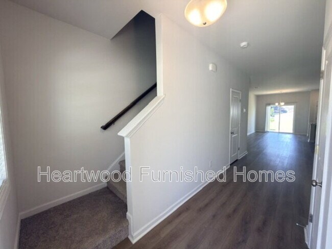 Building Photo - 121 Bartlett Dr