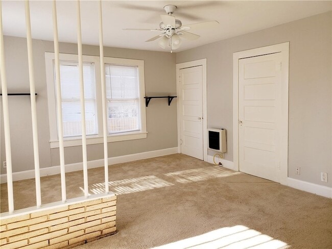 Building Photo - 402 N Augusta St