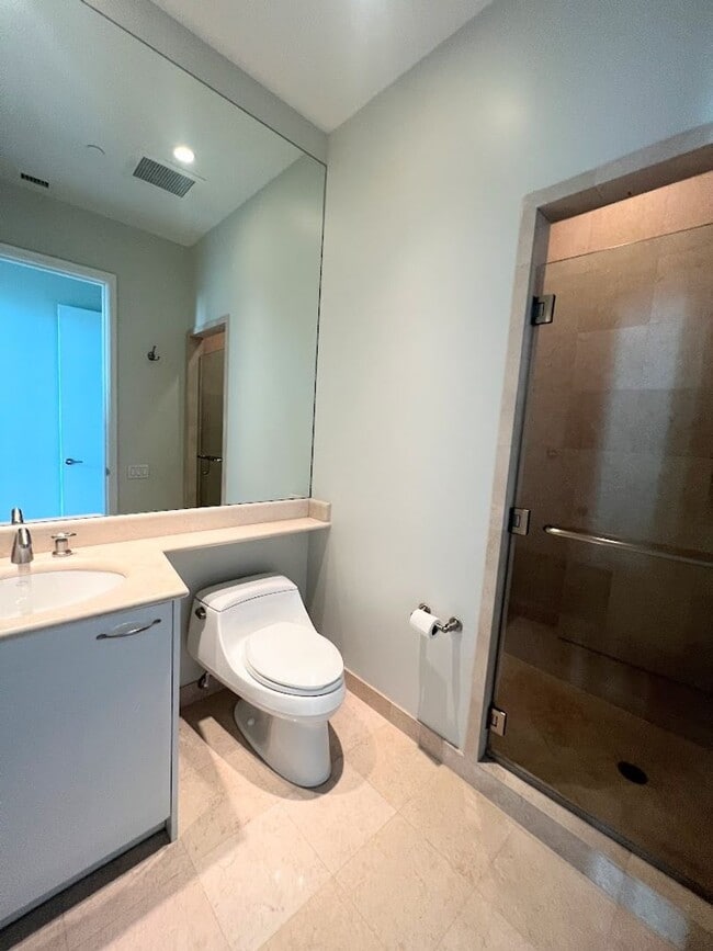 Building Photo - Turnberry Place - 2 Bedroom 2 Bath Condo