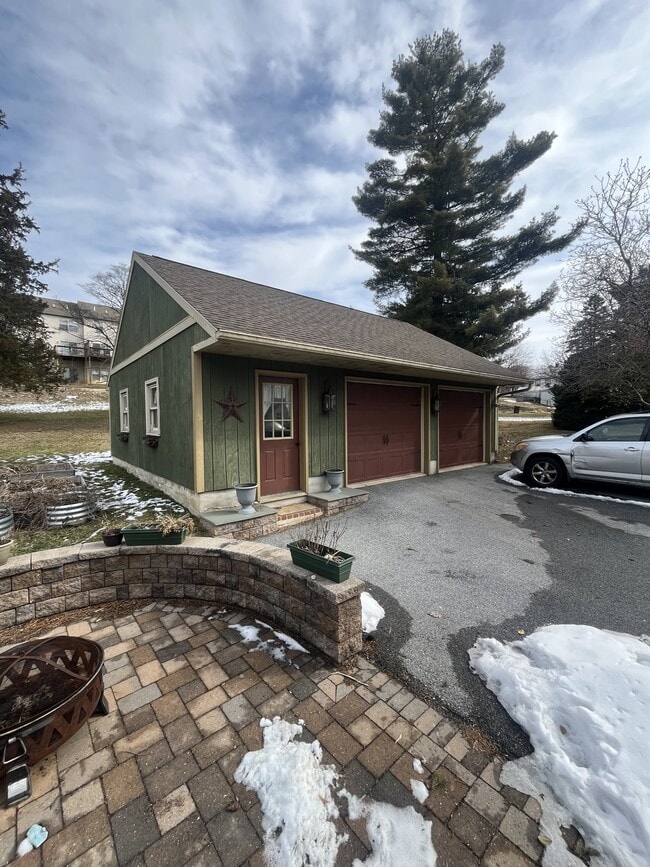 Building Photo - 4276 Division Hwy