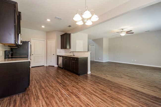 Building Photo - 2928 Parker Dr