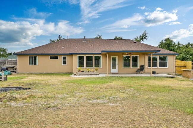 Building Photo - 2911 Red Bud Ln