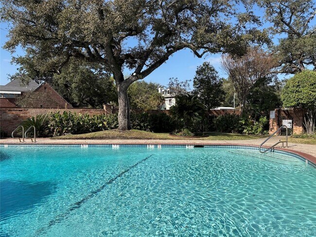 Building Photo - 1601 S Shepherd Dr