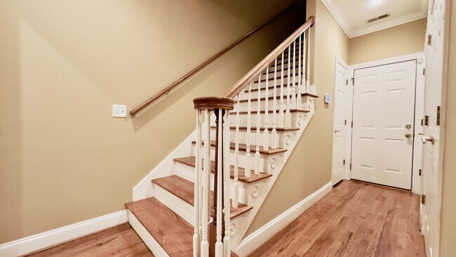 Building Photo - 423 Sterling Dr