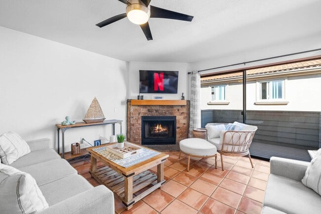 Building Photo - 733 Seacoast Dr