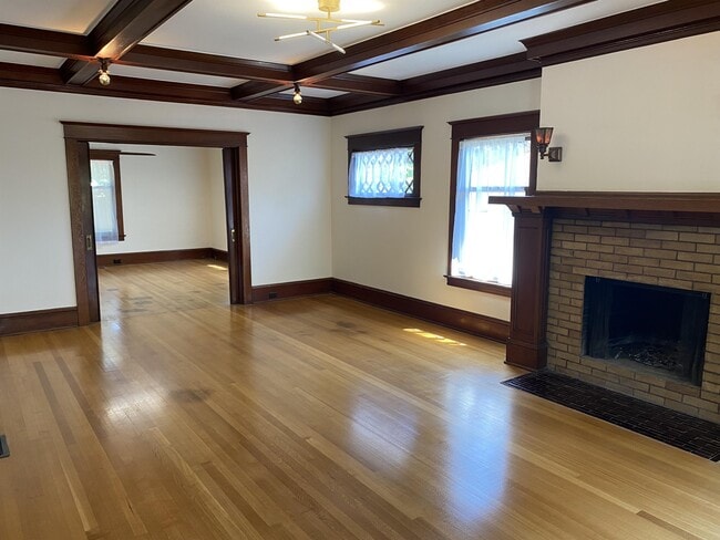 Building Photo - 1614 SE 22nd Ave