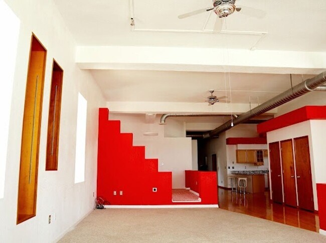 Building Photo - 335 N Superior St