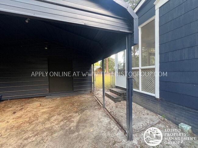 Building Photo - Renovated 3-Bedroom, 2-Bathroom Home with ...