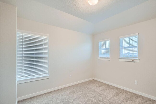 Building Photo - 105 Appleberry Ln