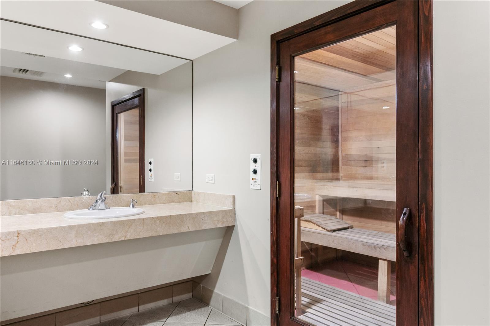 Building Photo - 801 Brickell Key Blvd