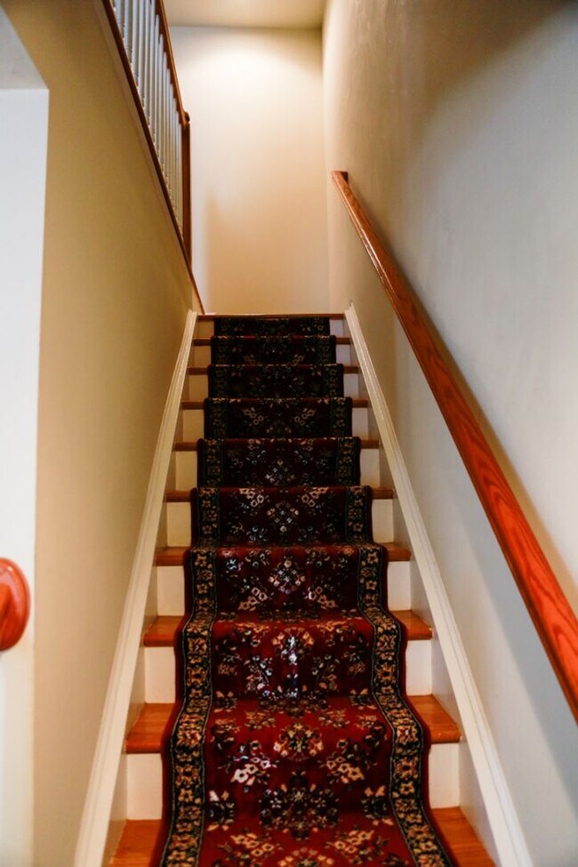 Building Photo - Spacious Melbourne Park Townhome
