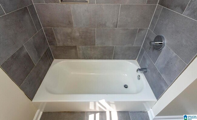 Building Photo - 921 5 Mile Rd