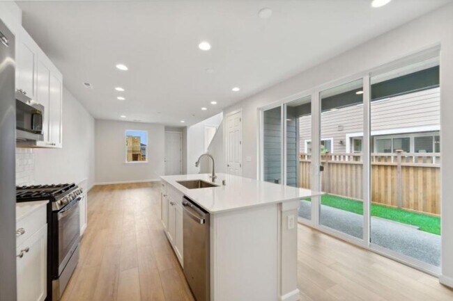 Building Photo - 3 bedroom in Bonney Lake WA 98391