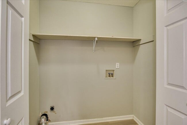 Building Photo - 146 Spring Oak Ln