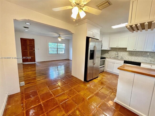 Building Photo - 5842 SW 60th St