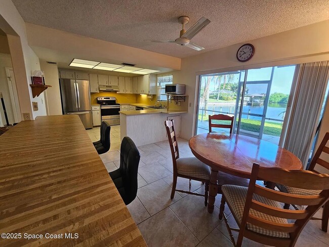 Building Photo - 435 Dove Ln