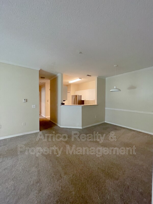 Building Photo - 18001 Richmond Pl Dr