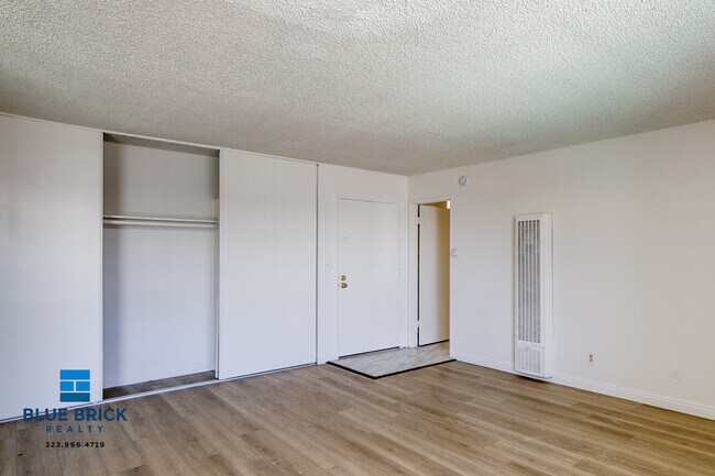 Building Photo - 5452 Corteen Pl